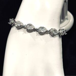 Boutique Teardrop-shaped VVS CZ Bridal Tennis Bracelet 5.75 inch